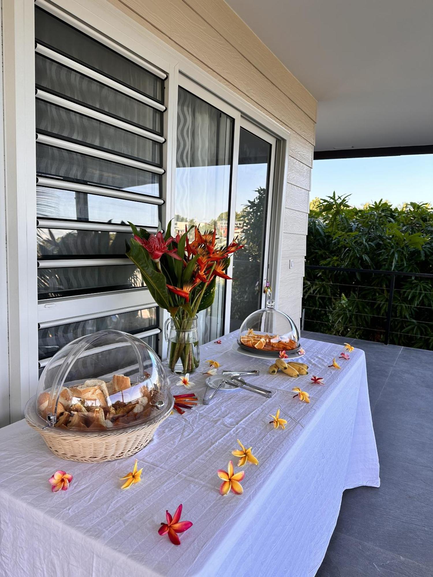 Ononui Lodge Airport, Ocean-View, Private Bathroom And Balcony, Free Wifi And Parking, On-Site Car Rental فا المظهر الخارجي الصورة