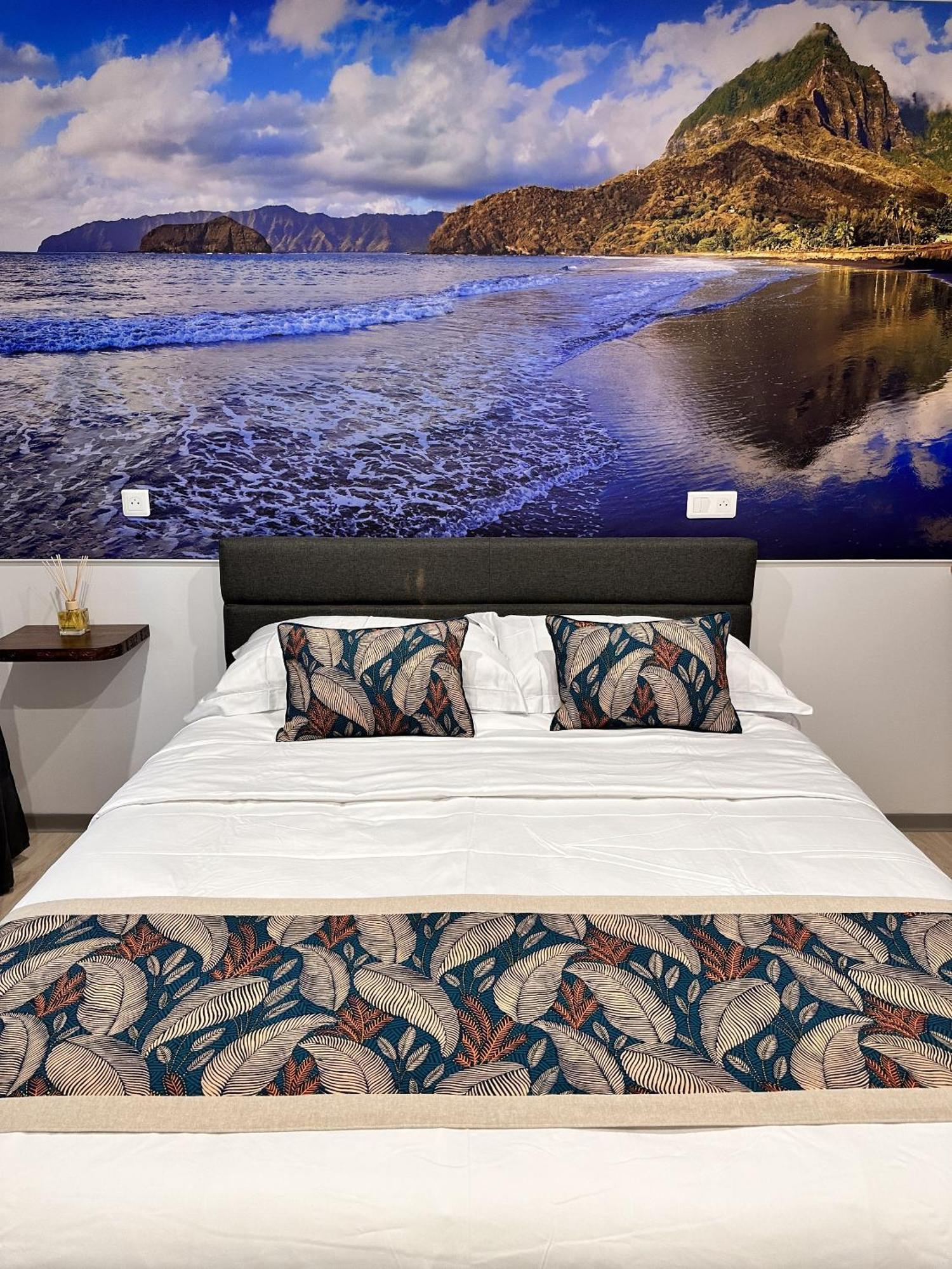 Ononui Lodge Airport, Ocean-View, Private Bathroom And Balcony, Free Wifi And Parking, On-Site Car Rental فا المظهر الخارجي الصورة