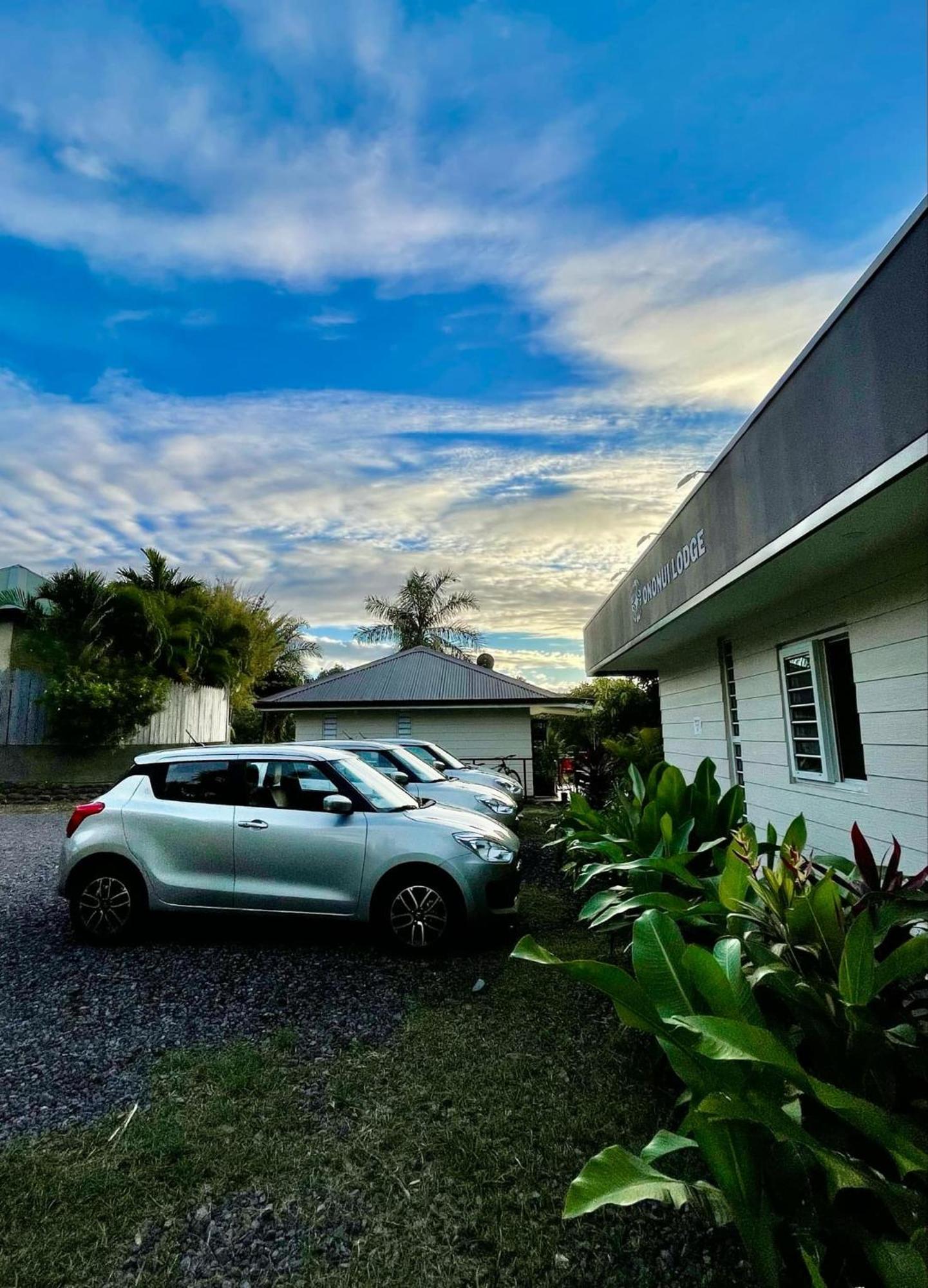 Ononui Lodge Airport, Ocean-View, Private Bathroom And Balcony, Free Wifi And Parking, On-Site Car Rental فا المظهر الخارجي الصورة